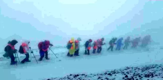 Nemrut Dağı'nda Karlı Manzara