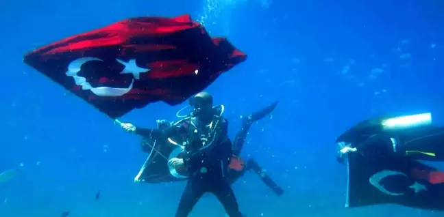 Dalgıçlar, Atatürk'ü Deniz Dibinde Andı