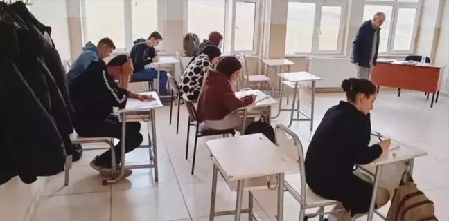 Baskil'de LGS ve YKS Öğrencilerine Deneme Sınavı Düzenlendi