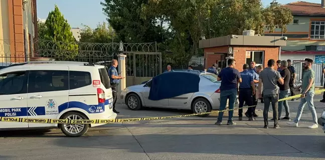 Konya'da Otomobilde Tartışan Eşini Bıçaklayan Adam Teslim Oldu