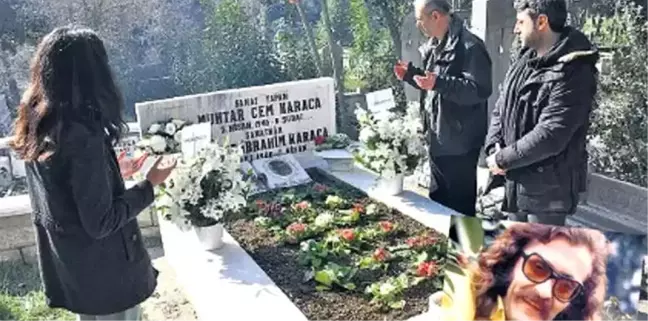 Cem Karaca'nın mezarına hayranları sessizce çiçek bıraktı