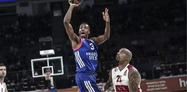 Anadolu Efes-Ax Armani Exchange Olimpia Milan: 73-68