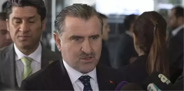 Bakan Bak'tan Şampiyon Atletlere Kutlama