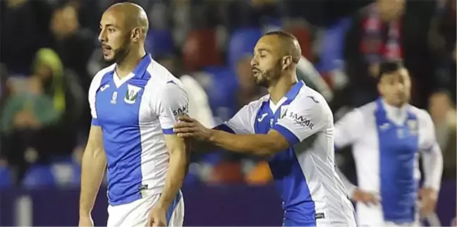 Kırmızı Kart Gören Amrabat Yumruklarını Konuşturdu