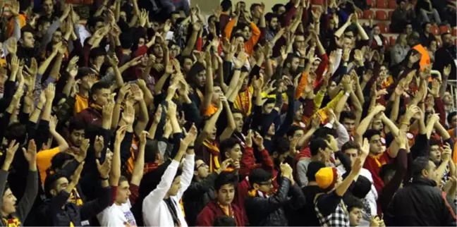 Galatasaray Taraftarından İstifa Çağrısı!