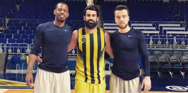 Volkan Demirel, Basketbol Takımının Antrenmanında