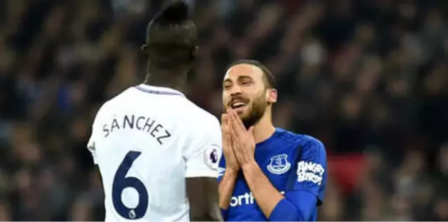 Everton, Cenk'i Beslemek İçin Walcott'u Transfer Edecek