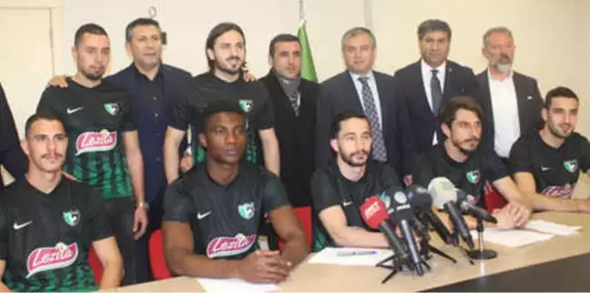 Denizlispor'da 8 Futbolcu İmza Attı