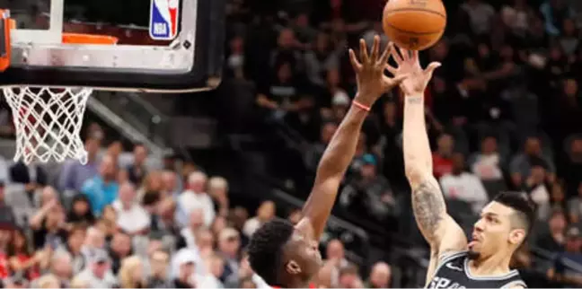 Rockets, Spurs'u Devirdi
