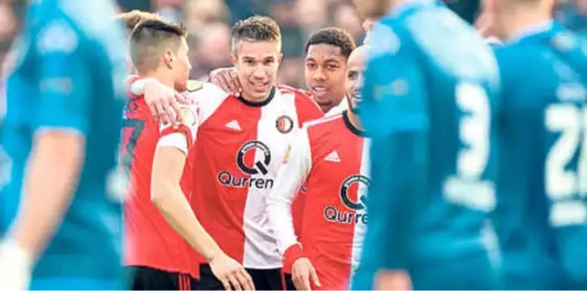 Robin Van Persie'nin Keyfi Yerinde