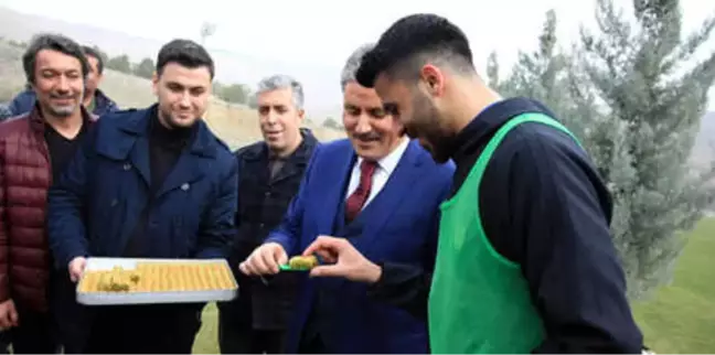 Yeni Malatyaspor'da Oyunculara Tatlı İkramı