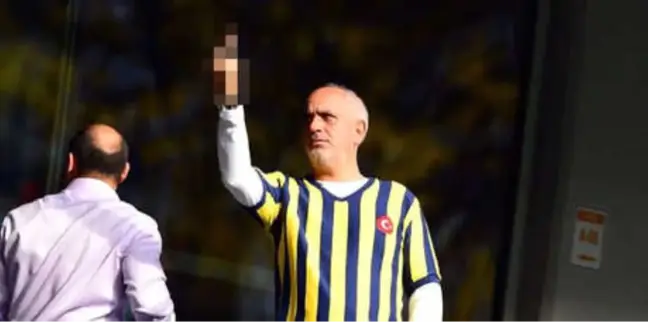 Cenk Başak'tan G.saray Taraftarına El Hareketi!