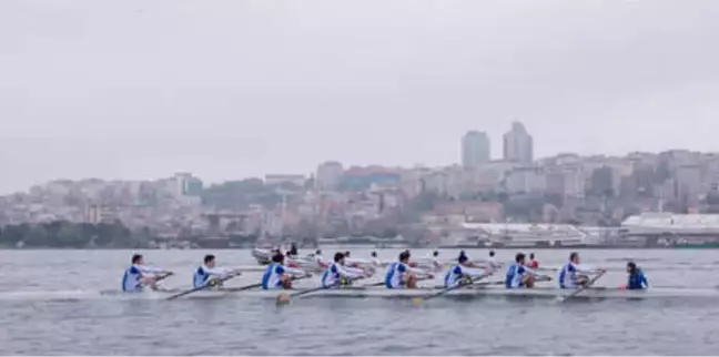 Dakikada 32 Kürek Çekip Kazandılar