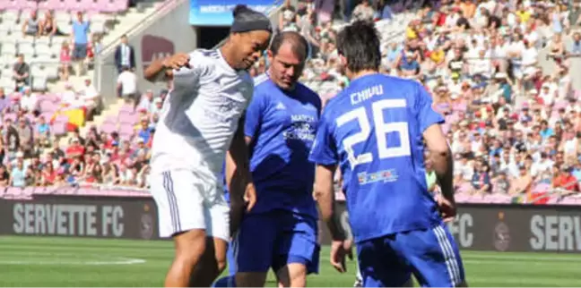 Figo, Ronaldinho'yu Yendi: 4-3