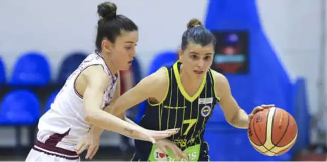 Fenerbahçe, Yakın Doğu'yu Devirdi!