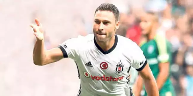 Dusko Tosic İmzaya Gitti