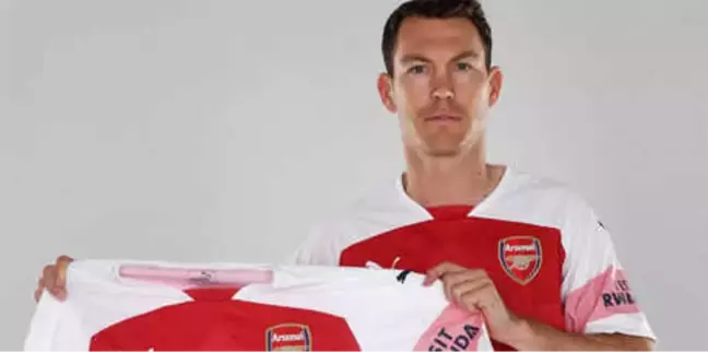 Lichtsteiner, Arsenal'e İmzayı Attı