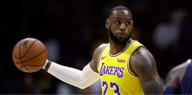 Lebron James Lakers Formasıyla İlk Maçına Çıktı
