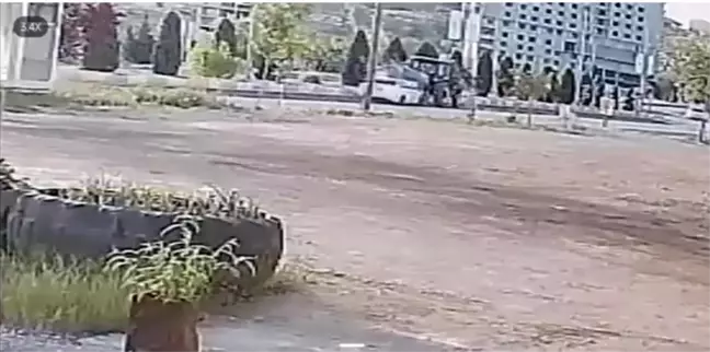 Mardin'de Otomobil Su Tankerine Girdi: Yaralı Yok