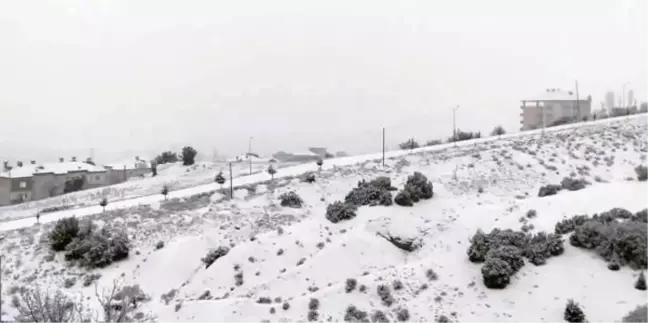 Antalya'da Kar Yağışı Ulaşımı Etkiledi