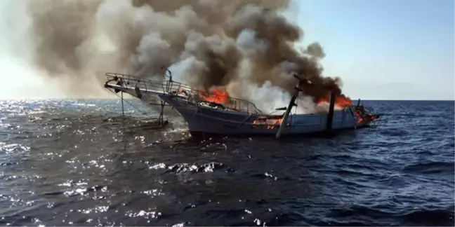 Fethiye'de Ahşap Gulet Yandı