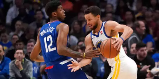 Curry'den 3 Çeyrekte 45 Sayı!