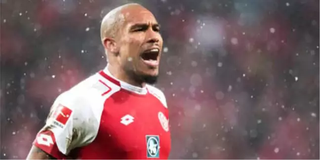 Almanya'da Nigel de Jong'a Övgü