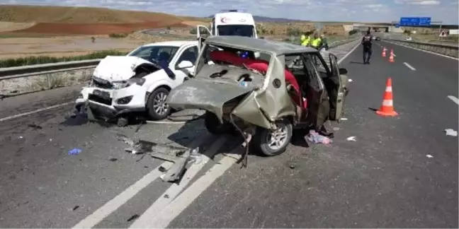 Kırıkkale'de 2 otomobil çarpıştı: 1 ölü, 5 yaralı