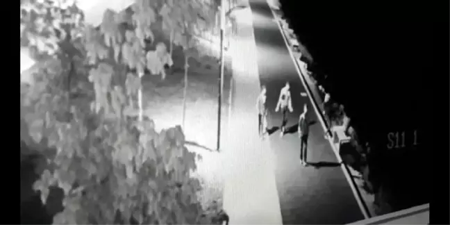 Çöp kovalarını kırıp Van Gölü'ne atan şüpheliler yakalandı