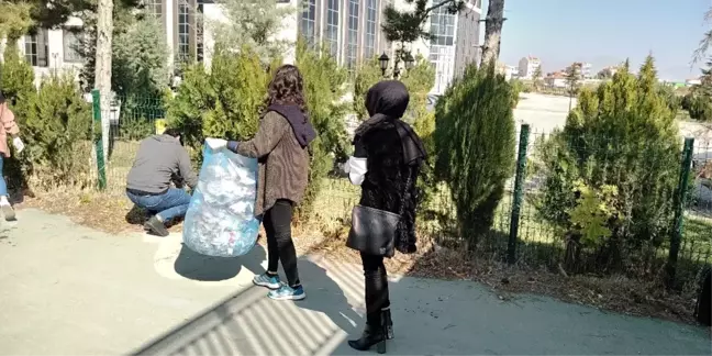 Yüksekokul öğrencileri çevre duyarlılığına dikkat çekti