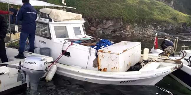 Muğla'da fırtınada teknesi kıyıya vuran balıkçı kayboldu