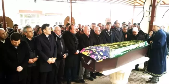 Doç. Dr. Murat Mercan'ın annesi Uşak'ta toprağa verildi