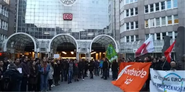 Almanya'da mültecilere destek yürüyüşü: Sınırları değil, insanları koruyun