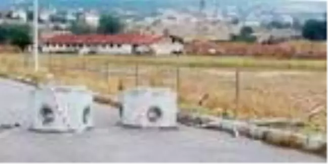Çanakkale'de okula yalnız giren Emir ağlayarak dışarı çıktı