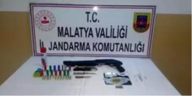 Son dakika haberi... Şüpheli araçta uyuşturucu ve silah ele geçirildi