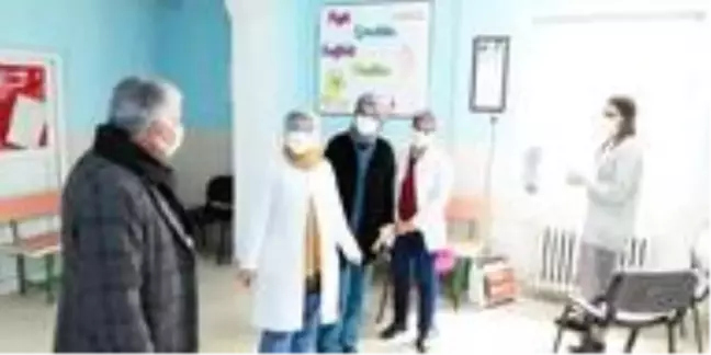 Başkan Karamehmetoğlu'ndan sağlık çalışanlarına moral ziyareti
