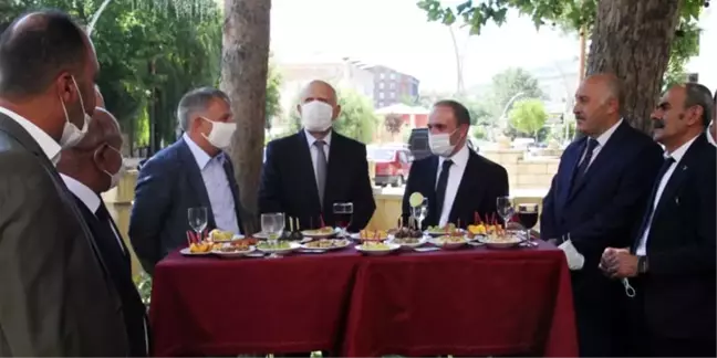 Bayburt'ta Geleneksel Bayramlaşma Açık Havada Yapıldı