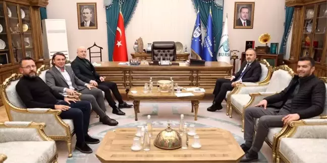 Bursaspor Kulübü, Büyükşehir Belediye Başkanı Alinur Aktaş'ı ziyaret etti