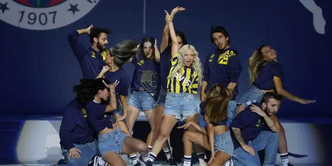 Ece Seçkin...FENERBAHÇE AŞKI!