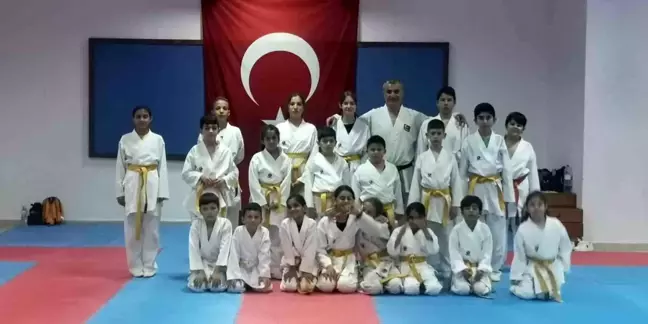 Kemer Belediyesi Karate Takımı Minikler Antalya Karate Şampiyonası'nda 7 madalya kazandı