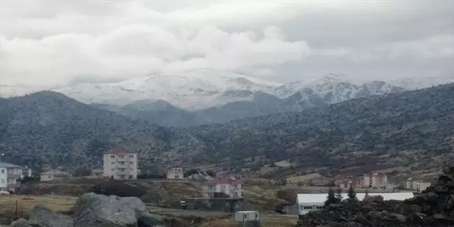 Nemrut Dağı'na yılın ilk karı düştü