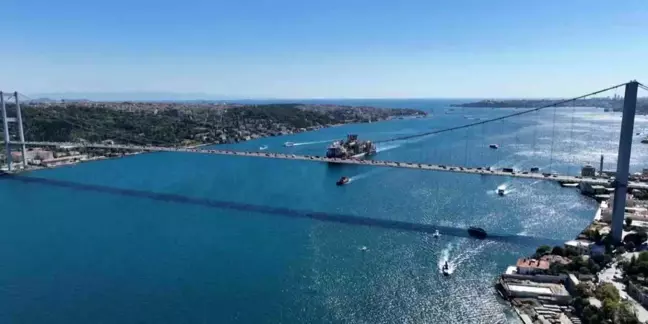 Abdülhamid Han Sondaj Gemisi İstanbul Boğazı'ndan Geçerek Karadeniz'e Yola Çıktı