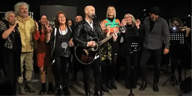 Murat Evgin... ÜNLÜLER KOROSU İLE 'HAYAT BAYRAM OLSA!'
