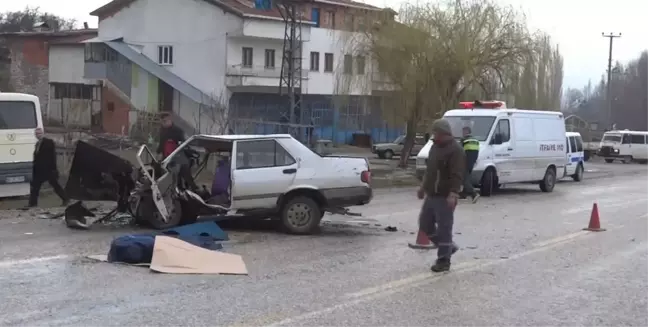 Domaniç'te Trafik Kazası: 1 Ölü 13 Yaralı