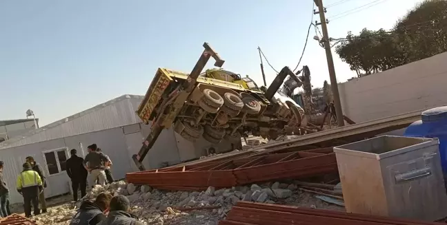 Adıyaman'da Vinç Devrildi, 1 Yaralı