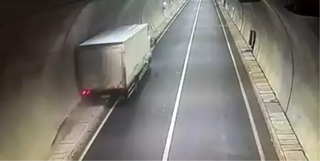Erzurum'da Kontrolsüz Kamyon Tünel Duvarına Çarptı