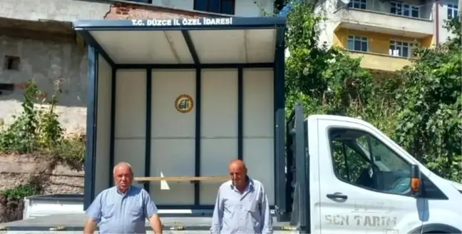 Düzce'de Köylere Otobüs Durağı ve Bank Teslim Edildi