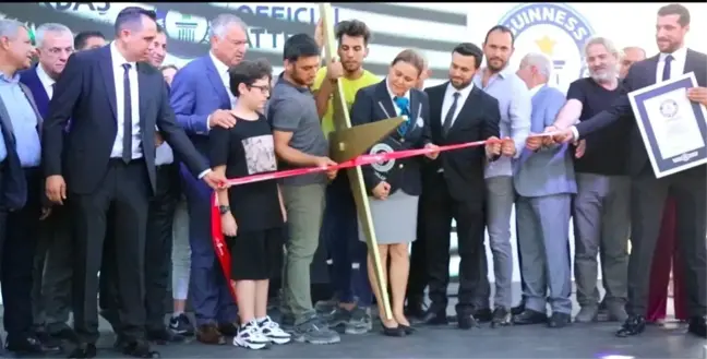 Adana'da 'Dünya'nın En Büyük Makası' rekoru