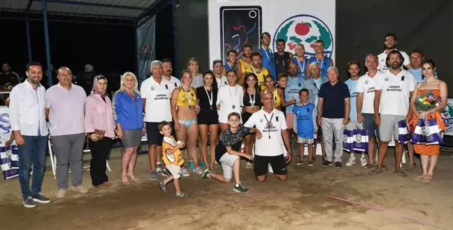 Lapseki Belediyesi Plaj Voleybolu Turnuvası Sona Erdi