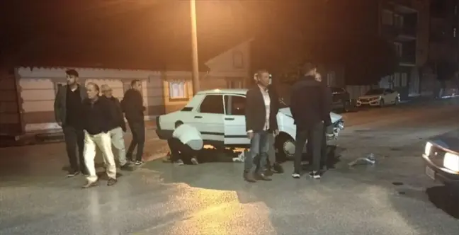 Çorum'un Alaca ilçesinde üç ayrı trafik kazasında 4 kişi yaralandı